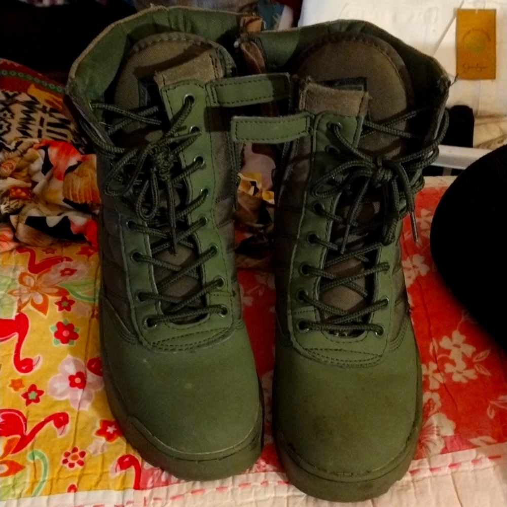 Combat swat boot size 8.5-9 khaki green